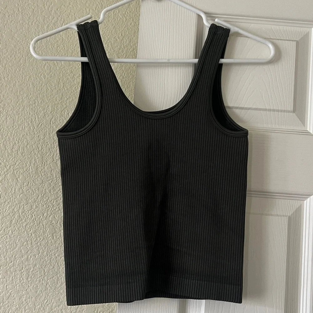 A new day dark green tank - Picture 2 of 3
